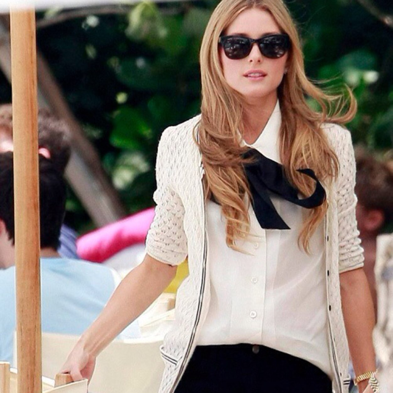 Socialites do everything better and that includes AVIs