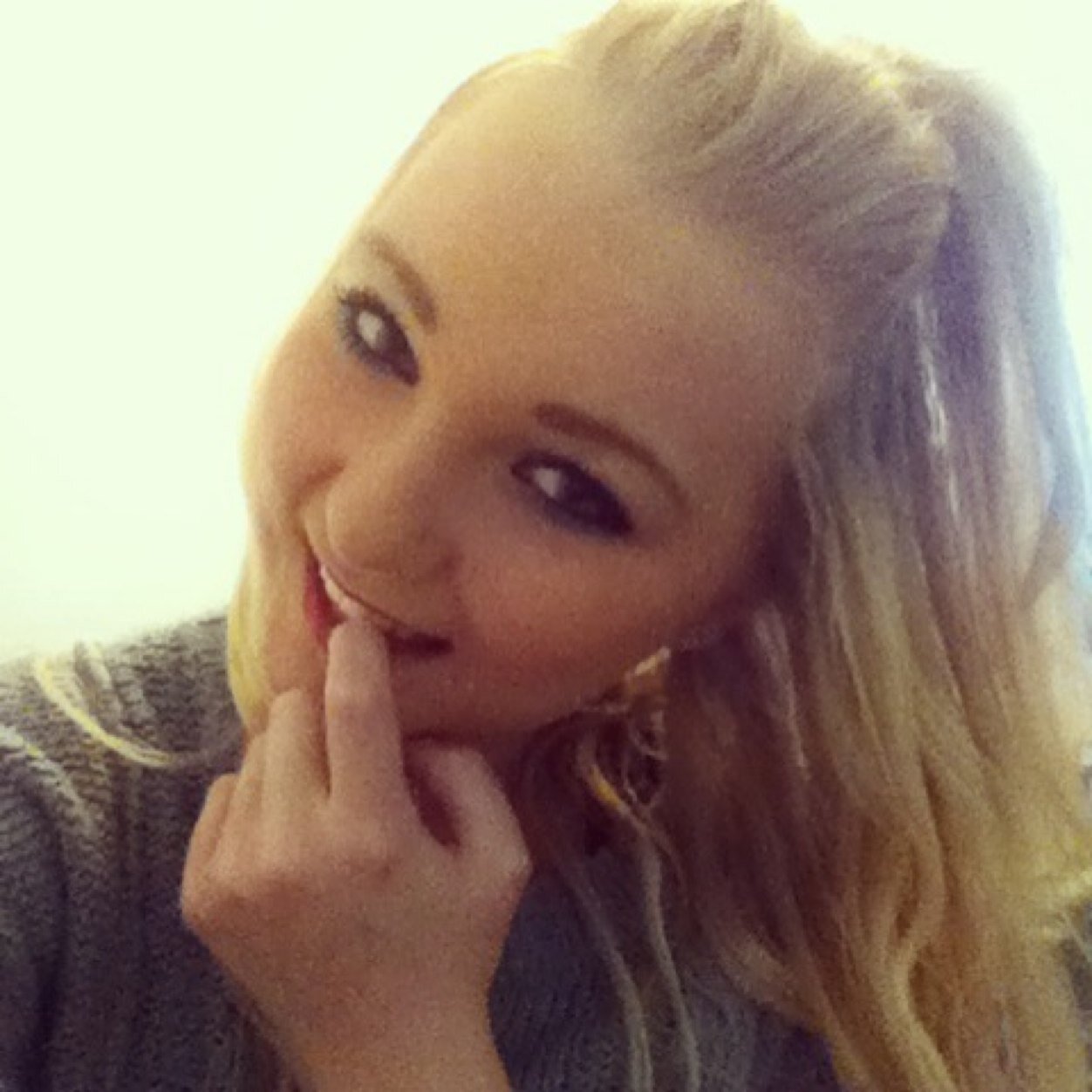 17...Wakefield...I Follow back...Add me Instagram:xo_jadelouise_xo Snapchat:jadelouisexoxo