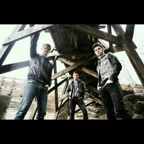 0/4   Saw Andrew audition 5/21/13. Andrew and Zach liked my picture on Instagram 12/20/13