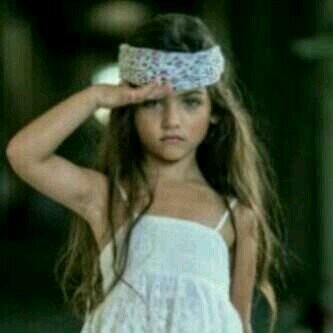 ‏‏`
لا حاجة لِي بِ الحب ، ف حُب أمي يغنيني عن ألف شخص..!