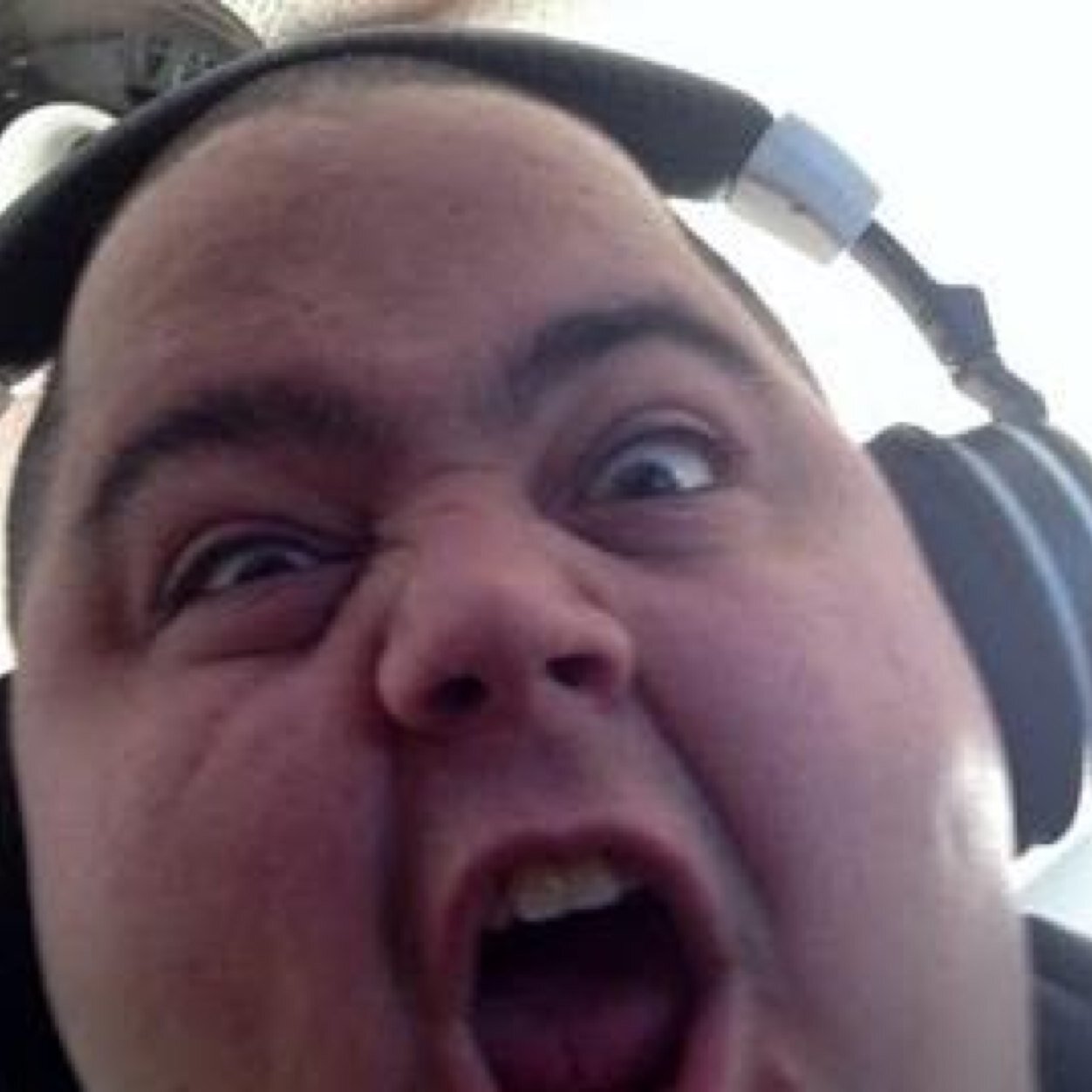 @King_BigMike drops donuts on LANs | He also lies every other sentence |