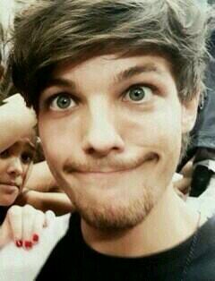 DNT FOLLOW ME BACK, IF YOUR FOLLOWED PLS FOLLOW @ZOUIShighlights*she follows back just ask* TY ME AND LOUIS RLLY LYSM