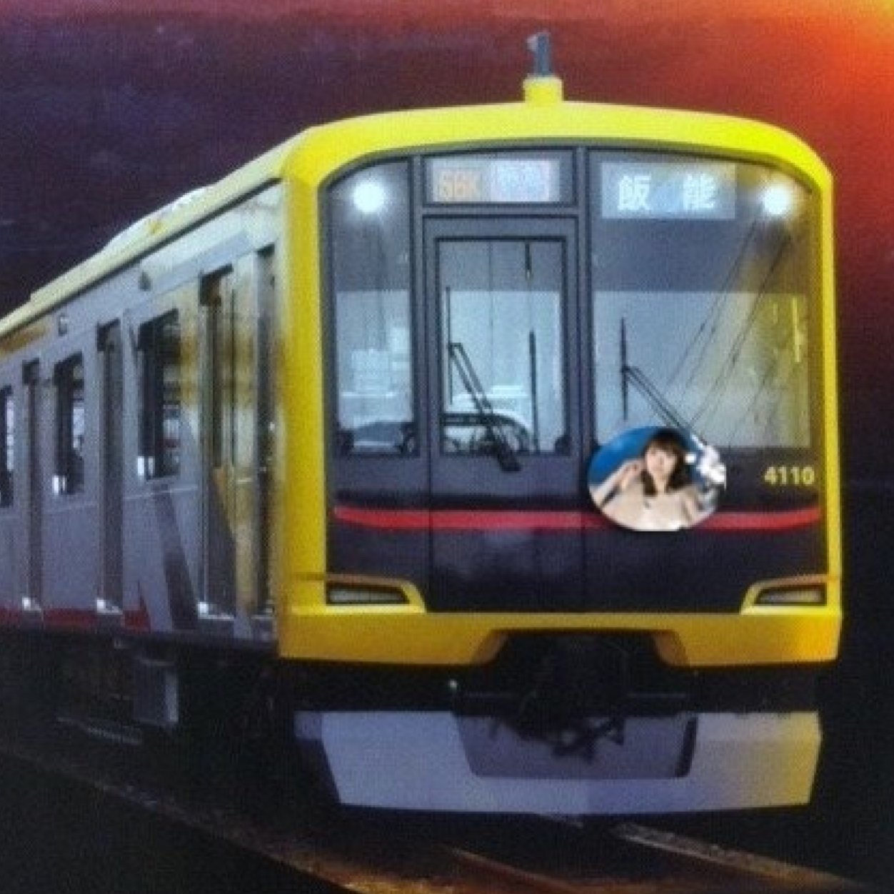 子供の頃から乗り物好きな人(特に鉄道) 他にも、アニメ・声優とかゲーセン系のゲームとか社会人になっても多趣味な人。JRの特定区間  浜/区/仙/名 方面の場所になにかとゆかりある人。
ラジオではさすらいの人