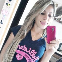 É incrível como,em um momento podemos conhecer uma pessoa e ela mudar a nossa vida, atordoar nossos pensamentos e dominar nossos sonhos.