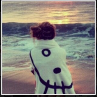 لســـــــت كاملـــــــــة الأوصـــــــــاف ♥☼ عذراً عذراً يا سيدي اعذرني لست كاملة الاوصاف لست معصومة عن خطأ يفعله من البشر الالاف لي حقا لحظات 