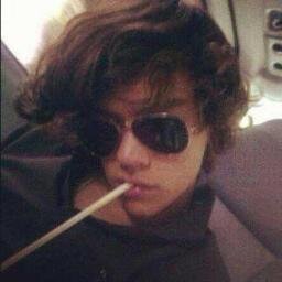 sometimes harry makes weird faces