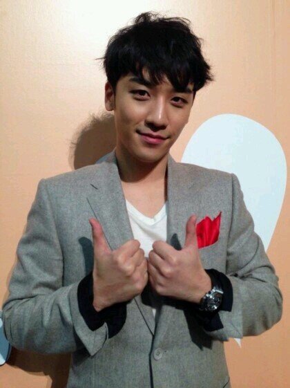 Kiss away (w.마시멜로우) Kissaway 16살 이승현 / 양도 구합니다. 관심 있으시면 @Kissaway_KJYu 에게 멘션 주세요!