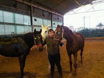 me gusta la semana santa soy componente  de la banda del rosario de sanlucar la Mayor . costalero de mi tierra  y amo el mundo de los caballo.