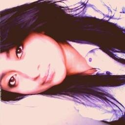 soy una loca que ama a ROBERT PATTINSON..  & le encanta twilight .......  forever  twilighter !!..& me encanta divertirme.. :P