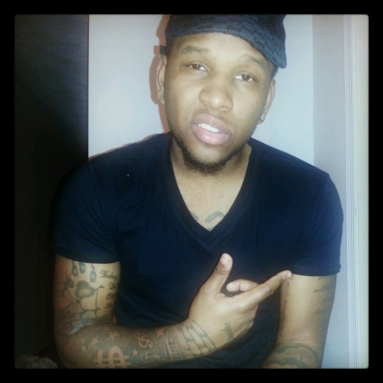 Hot boy like silk the shocka pull up on yo blocka wit the waka flocka