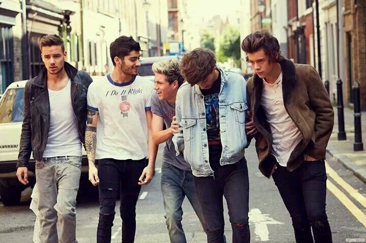 Yo amo a one direction♡ y tambien a la comida