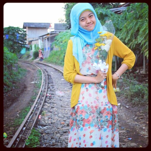 * anak perempuan satu - satunya
* Pendidikan Matematika '10
* Mahasiswa Univ. suryakancana cianjur
* I ♥  @ZulfikarAlie
* I ♥ Purple ☺