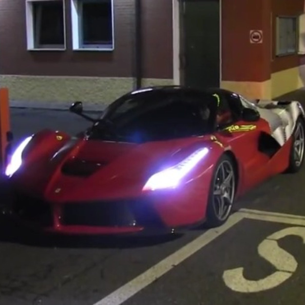 Ferrari_fanpage's profile picture. Love ferrari's your on the right page ➡️Follow me on instagram⬅️Its Free! My IG name is @Ferrari_maniacs