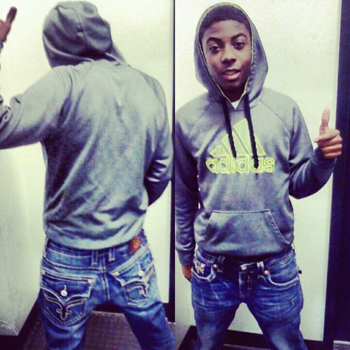 Fuck A Bio Follow My Baee !!! And He'll Follow You Back . Follow Me @MoeeKahh_Bitchh . #TeamCuffed #11.2.13 ♥♥♥