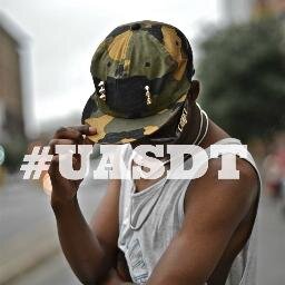 Fotografiando los mejores estilos y siguiendo bien de cerca las nuevas tendencias de los estudiantes de la UASD.

#StreetStyle #UASDT #TrendingClothes