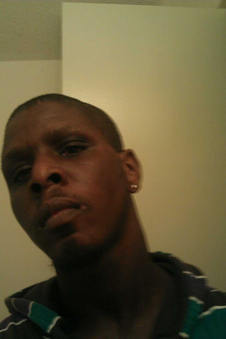 ENaqwan's profile picture. I am 22 and like playin sports n hanging out wit my friends