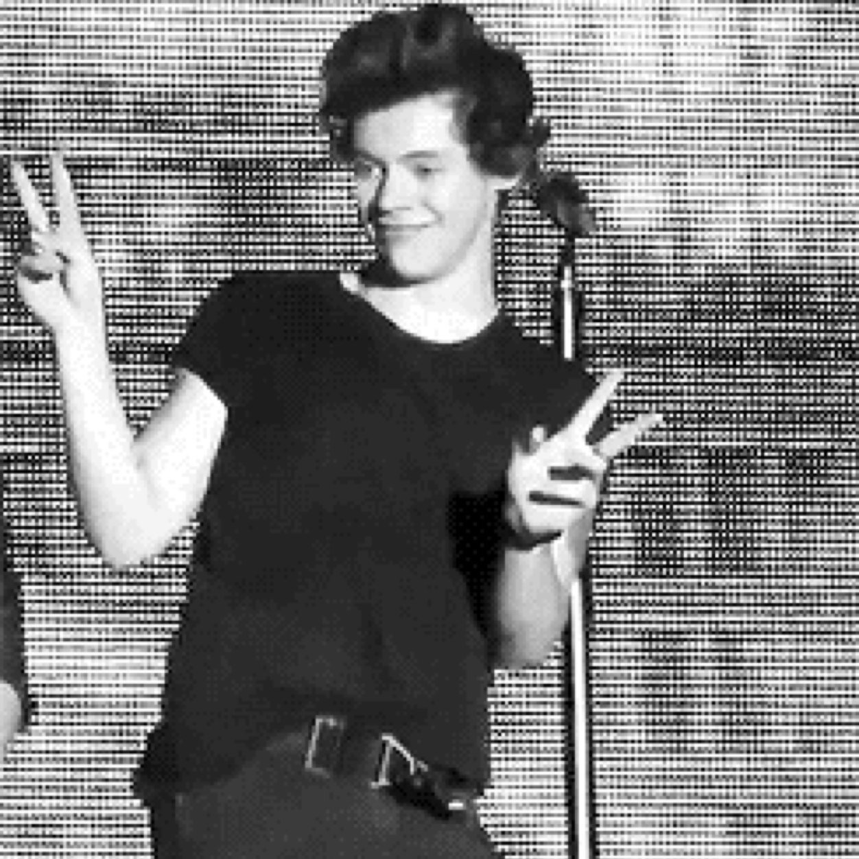ONE DIRECTION RUINED MU LIFE AND I HATE IT BUT I LOVE THEM SO MUCH