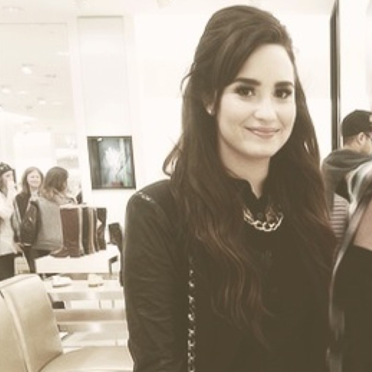 lovatreguii's profile picture. hi I gave you a free follow so if you could follow @laurjauregui in return that would be nice thank you (: