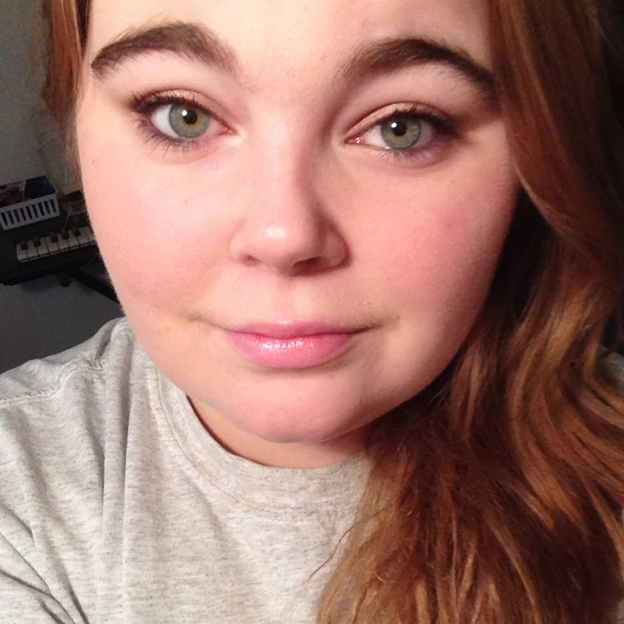 Taylor. 17. Makeup hoarder. Cat lady. Hello Kitty lover. Beauty Blogger