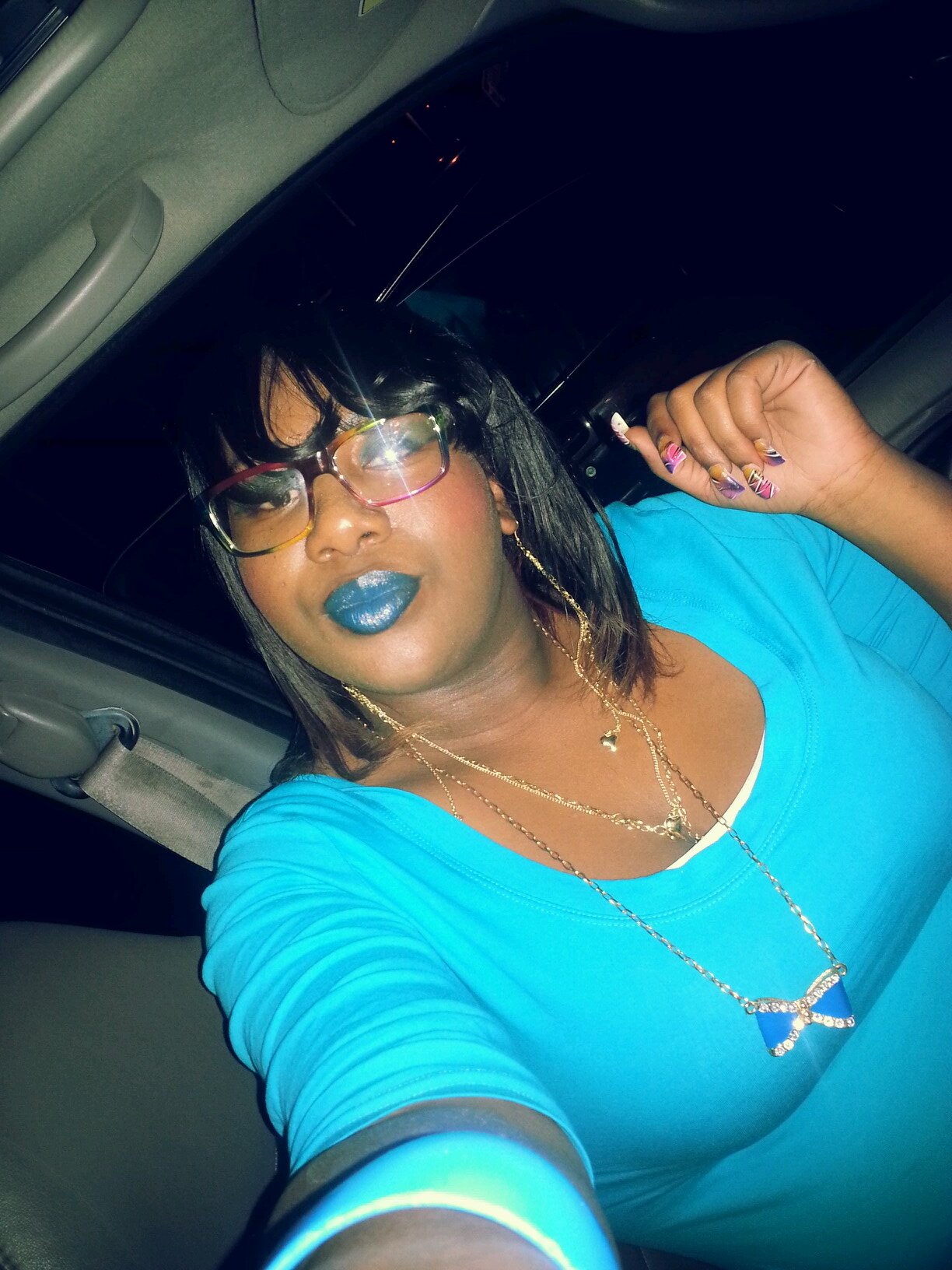 Follow me @LadyVibee i follow back