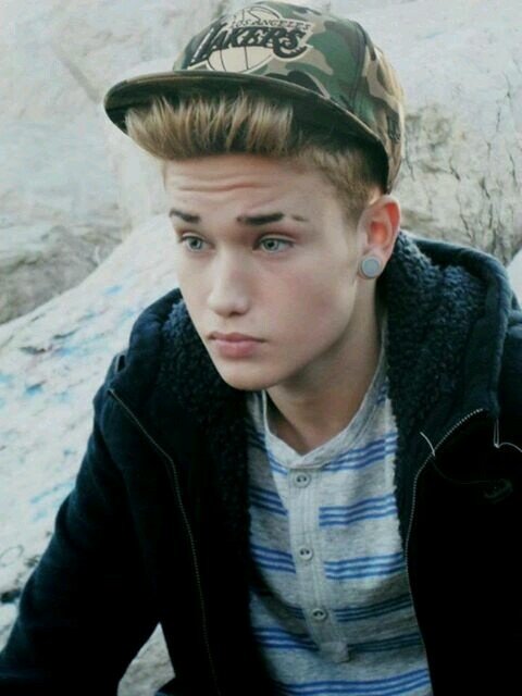 luke || etero || single || seventeen || scopamico || coccolamico || tutto quello che vuoi ||