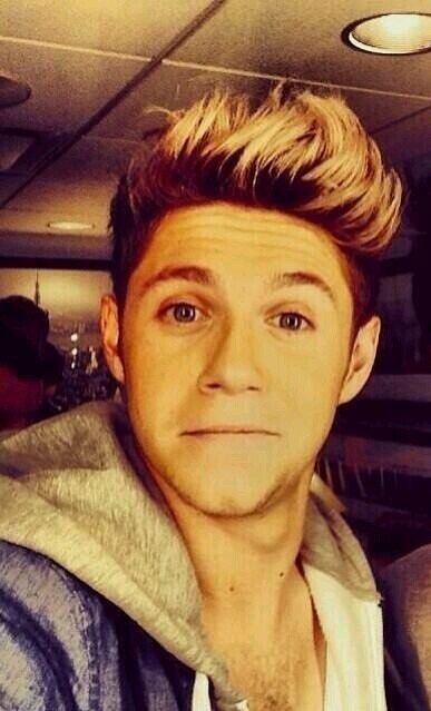 demitotalme's profile picture. follow you heart not your friends3