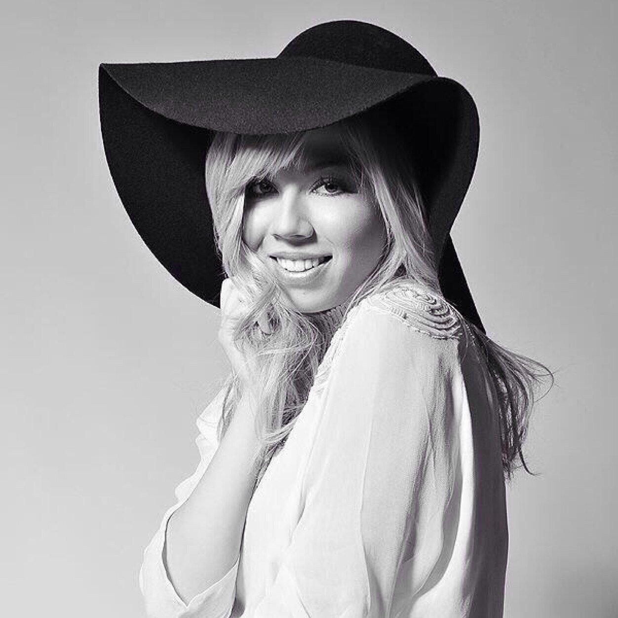jennette mccurdy and food ✌️ ♥️ @jennettemccurdy ♥️ zoran korach & cameron follow. 2/6