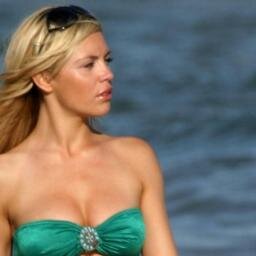 Goodwin1W's profile picture. ow queen sized bed designed by Jean-Marie Massaud. This bed is composed of a number of perfectly integrated elements. The mattress rests on a wooden frame