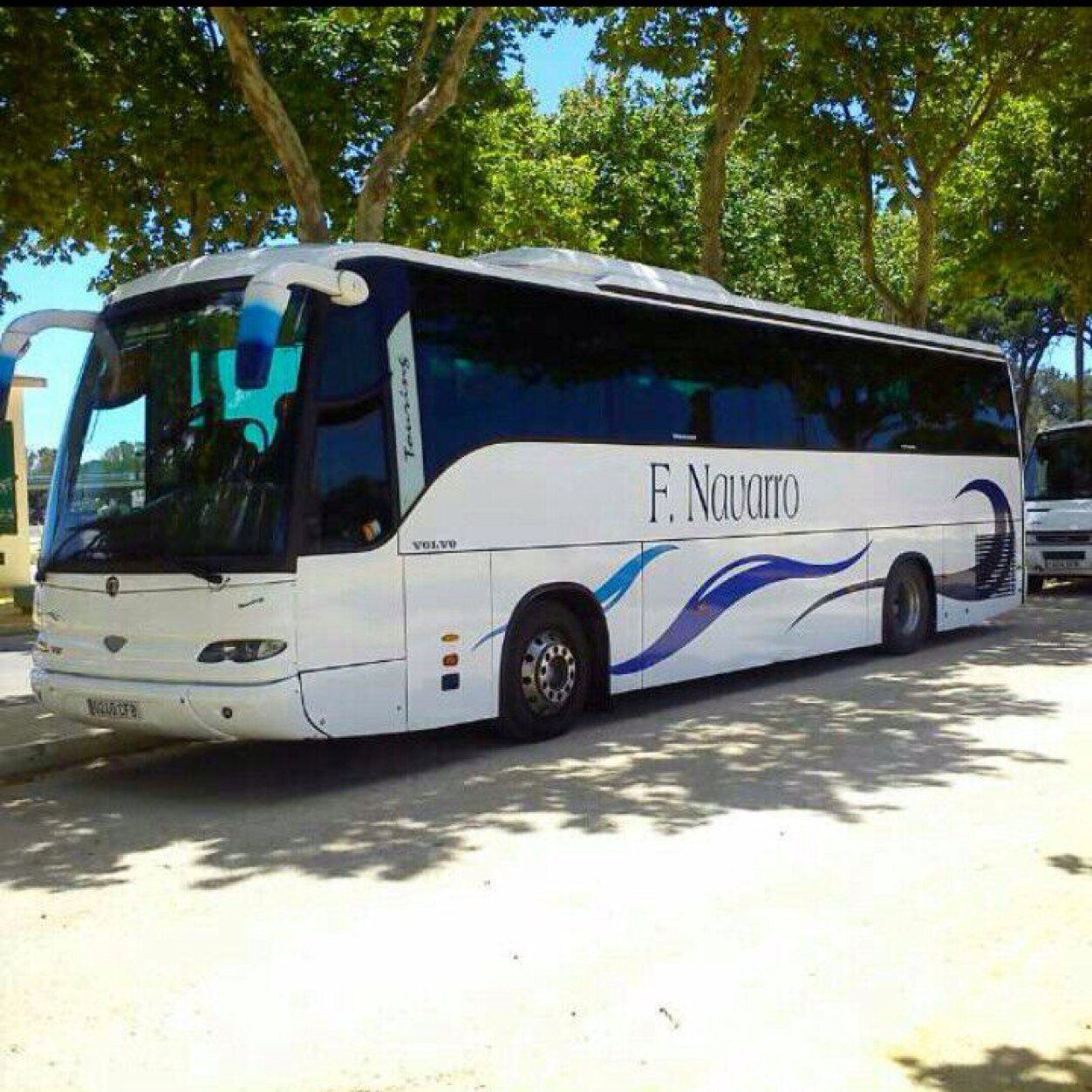 Mas de 30 años ofreciendo servicio por carretera en autobus, microbus y taxi......Un servicio como nunca con la confianza de siempre.