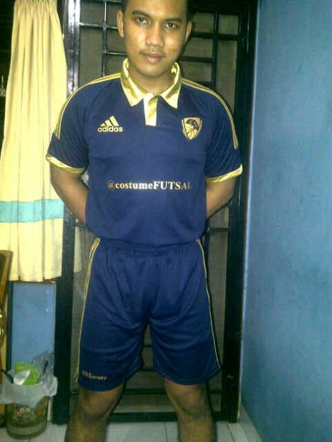 Menerima pembuatan baju #futsal ,remake jersey,pembuatan logo berbahan karet&bludru dll.cek fav.280e4b3e/08787102178 partner @RSjersey owner @hellokribo