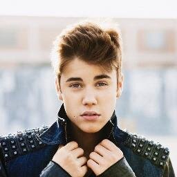 iiiiDatingornot's profile picture. 2 beheerders