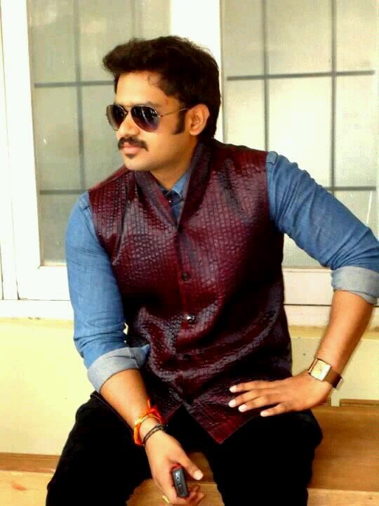 i am a fitnessfreak..fev actor prabhas ..part-time philosopher,worrior in spirit,but a poet at heart.