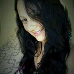 Sou uma pessoa sincera, verdadeira, confiável, amável, alegre e acima de td feliz, etc.....