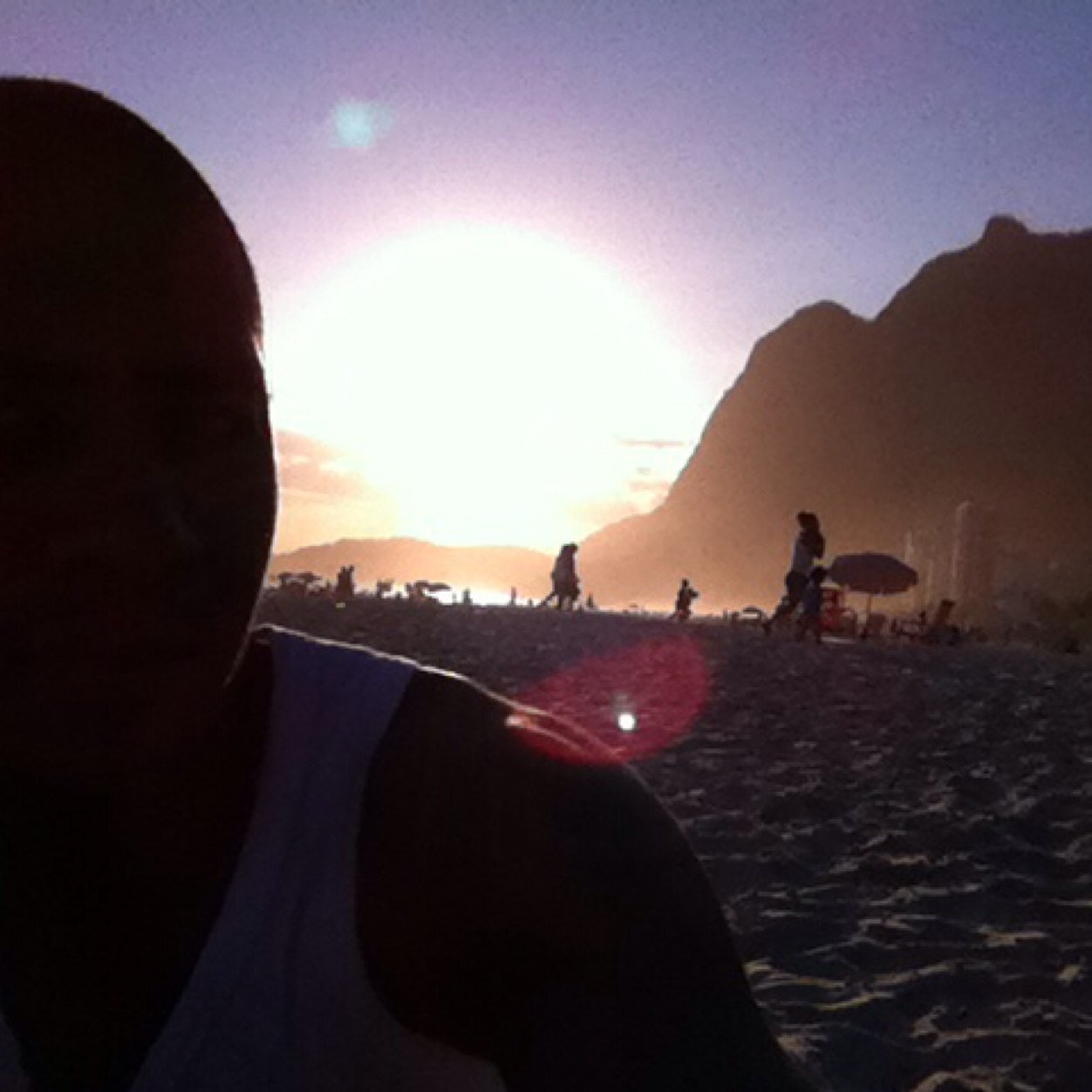 Das minhas lutas Deus sabe. Das minhas dores ele entende. E das minhas feridas Jesus cura. Jr. Fioravante !!!