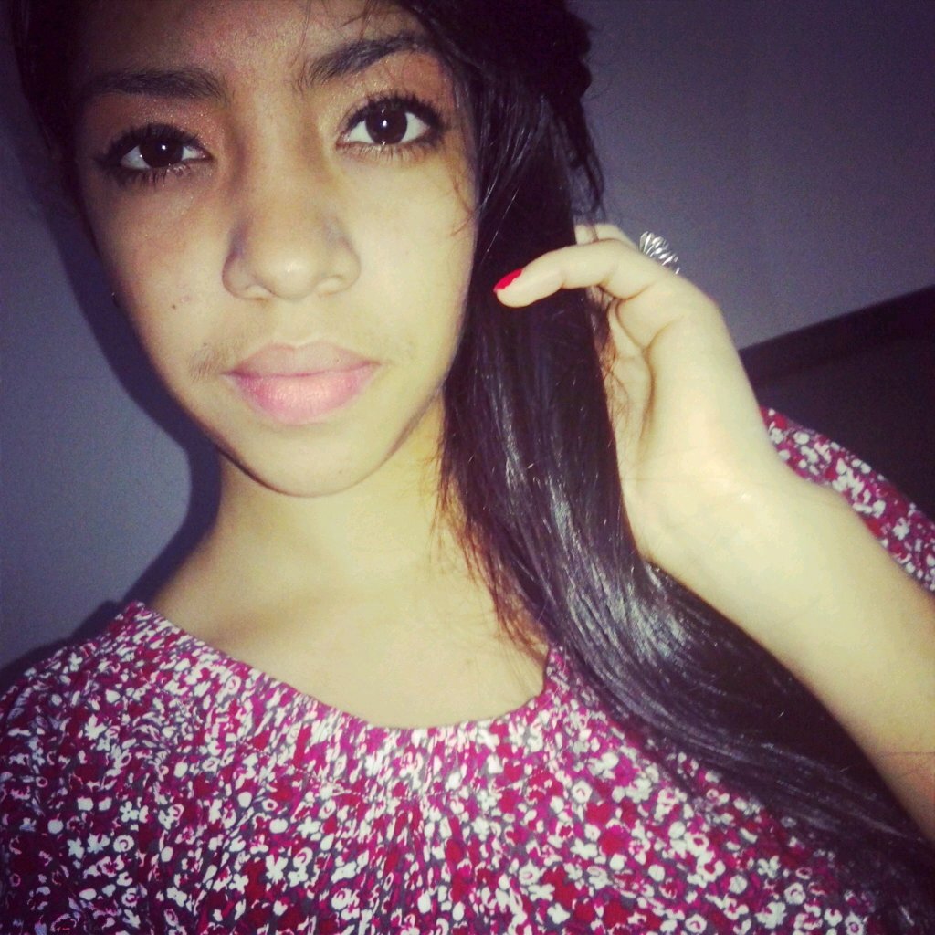 • En la vida solo nos queda optar por dos cosas; ser feliz con lo que tienes o llorar por lo que no... ¡Tu decides! [ Instagram&Kik; amandasantos_x3 ] Teefy x3