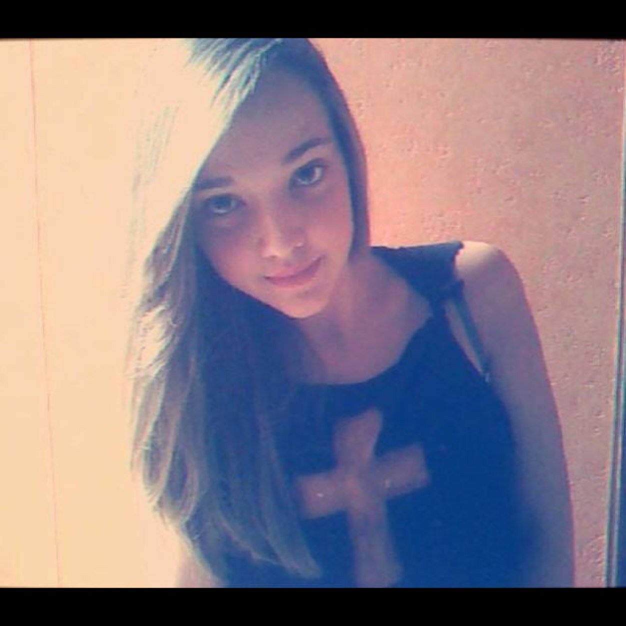 adle_com's profile picture. 