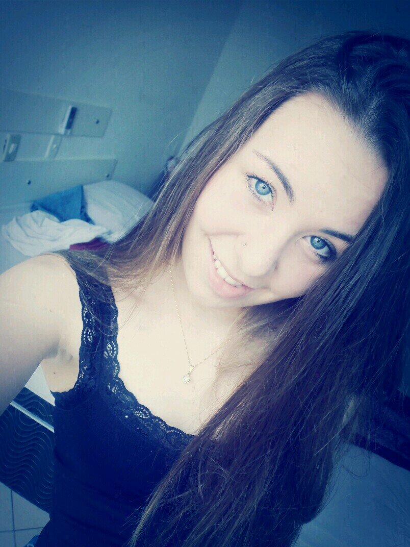 Pessoas invejosas a gente derruba com um sorriso.