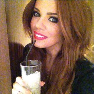 maria fowler is the reason i am still standing, she follows, tweets, retweets and dms. ❤