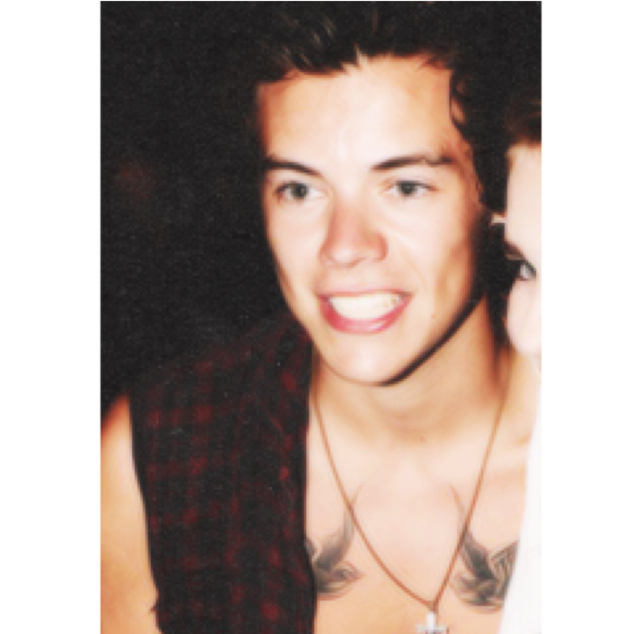 NO me sigas, sigue a @zaynftgrey_ DA FOLLOWBACK, PIDELO. PREGUNTAME ALGO http://t.co/gp0XCy9XY2