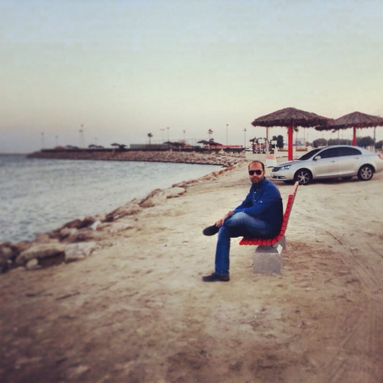 أحب الصالحين و لست منهم و أرجو أن أنال بهم شفاعة   و أبغض من تجارته المعاصى و إن كنا سواءً فى البضاعة   الشافعى رحمه الله