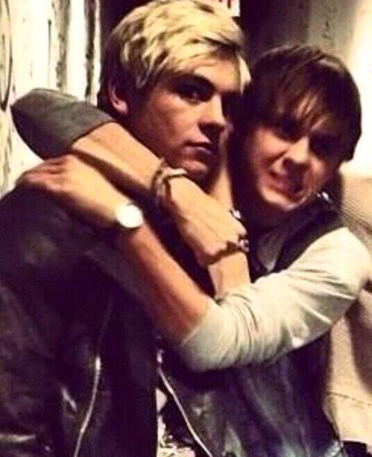 EllingtonRatli2's profile picture. Yo, it's Ratliff, Ellington Ratliff. 1/5 of R5. I play the drums. [RP¦Taken by @AustieeMonicaa¦Bi] @AustieeMonicaa is better then you.