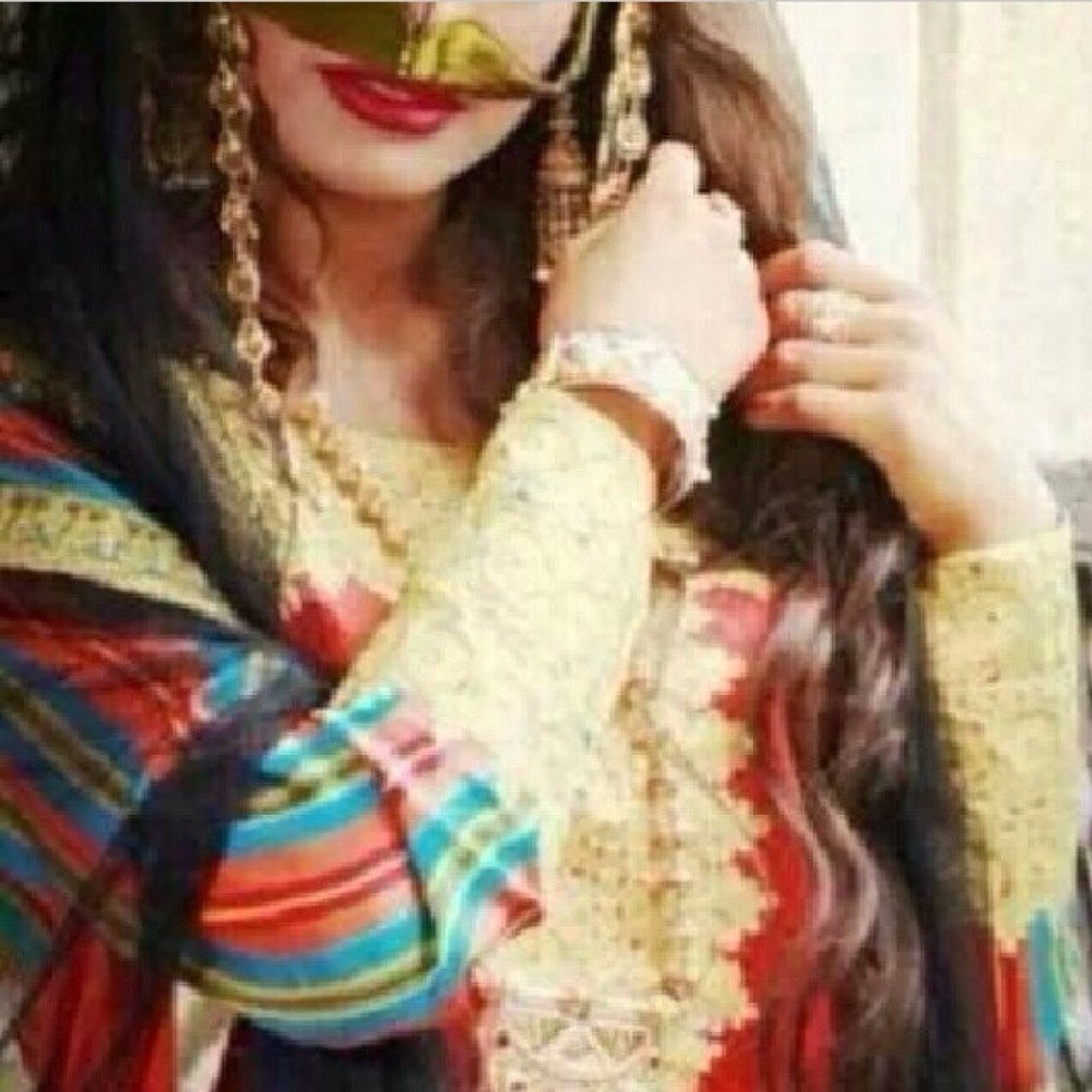 أنثـىء تسجـد إلحـوآس لنعومتهـأ ,/♪'