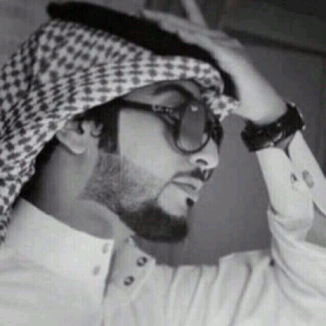أنا و الليل لا يجدر بنا البقاء معاً . .
هو يغالبني بالذكريات 
و أنا أعد الصباح بنسيانها !