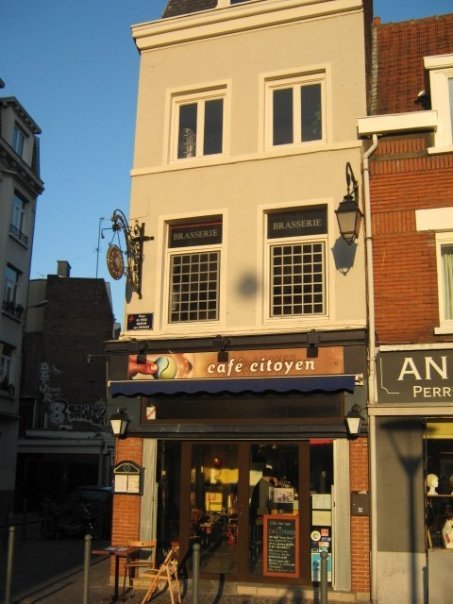 Goûter une bière bio régionale, des boissons artisanales dans une ambiance sympathique! Assister à des conférences diverses et variées...