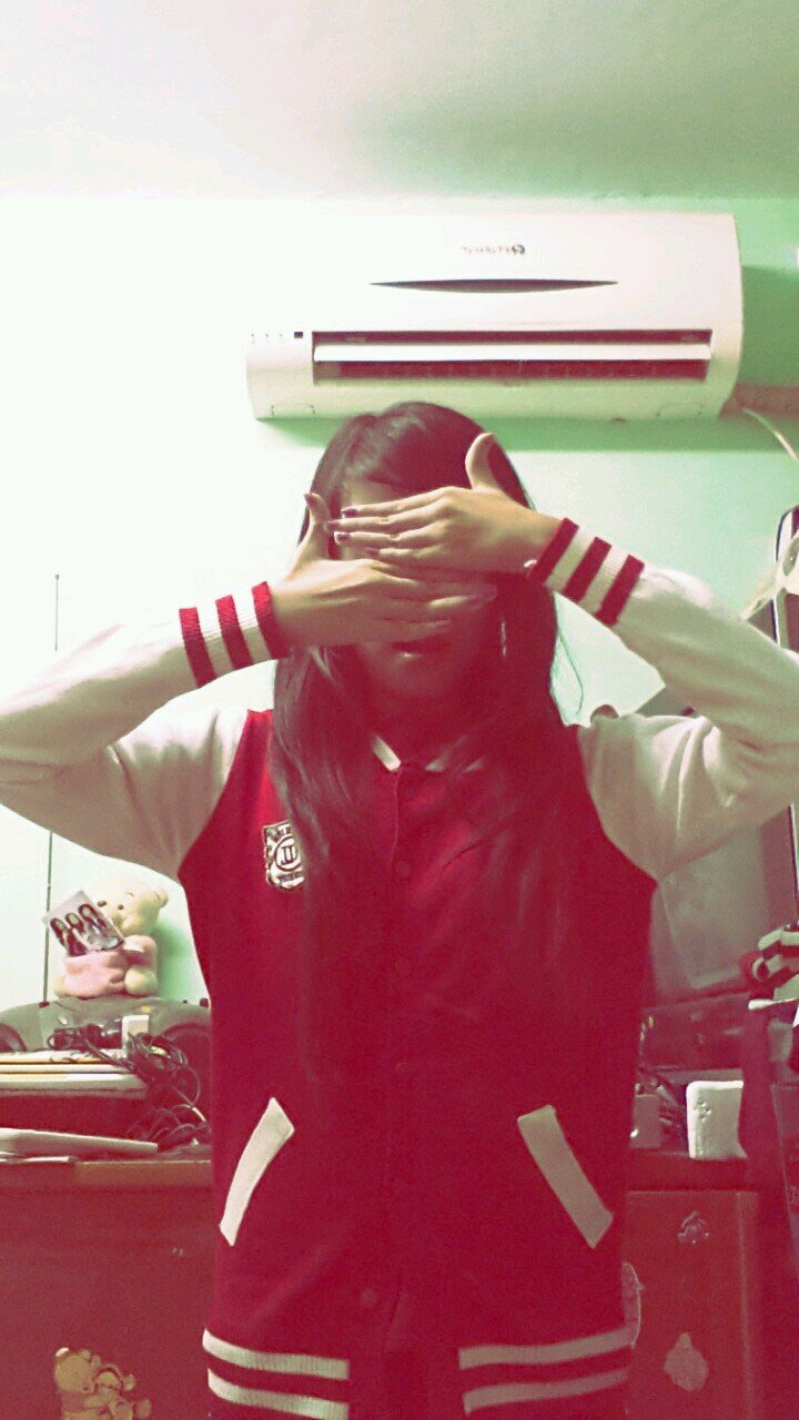 Hii! I love food, music, movies and nutella. I'm seriously addicted to TV shows. #Directioner, #Belieber, #Arianator and many more. Oh, and I follow back! Byee!