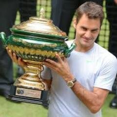 adore le tennis supporte Roger Federer