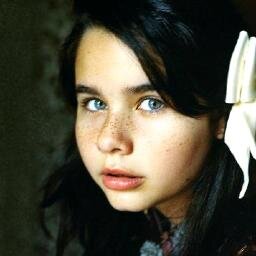 Hija de @Arwen_Eldarin y @HeirOfGondor . Adoro a mi hermanito @_Eldarion_ aunque no conozca el significado de la palabra ducha~