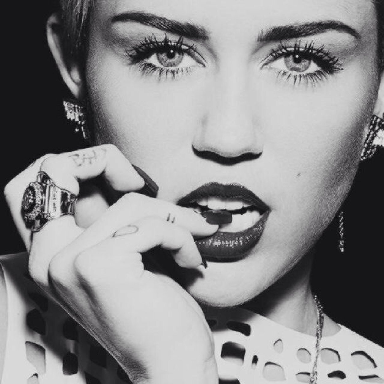 ♡Hi Boo! Here you will find Miley Edits made it by me, supporting @MileyCyrus since 2007♡