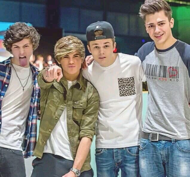 A few girls obssessed with 4 boys in a band ♥