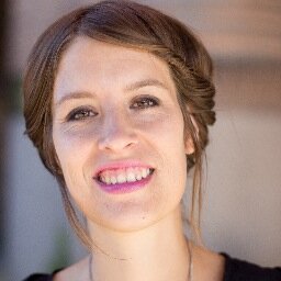 Frilansjournalist. Skriver för barn och unga, samt om utbildning, barnkultur, familj mm.